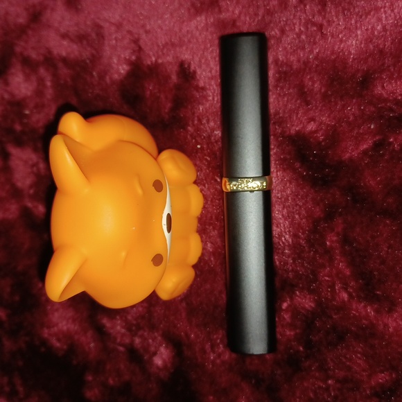 🆕️L'Oreal Paris Colour Riche Intense Volume Matte Lipstick Le Rosewood Ambition - Picture 1 of 7